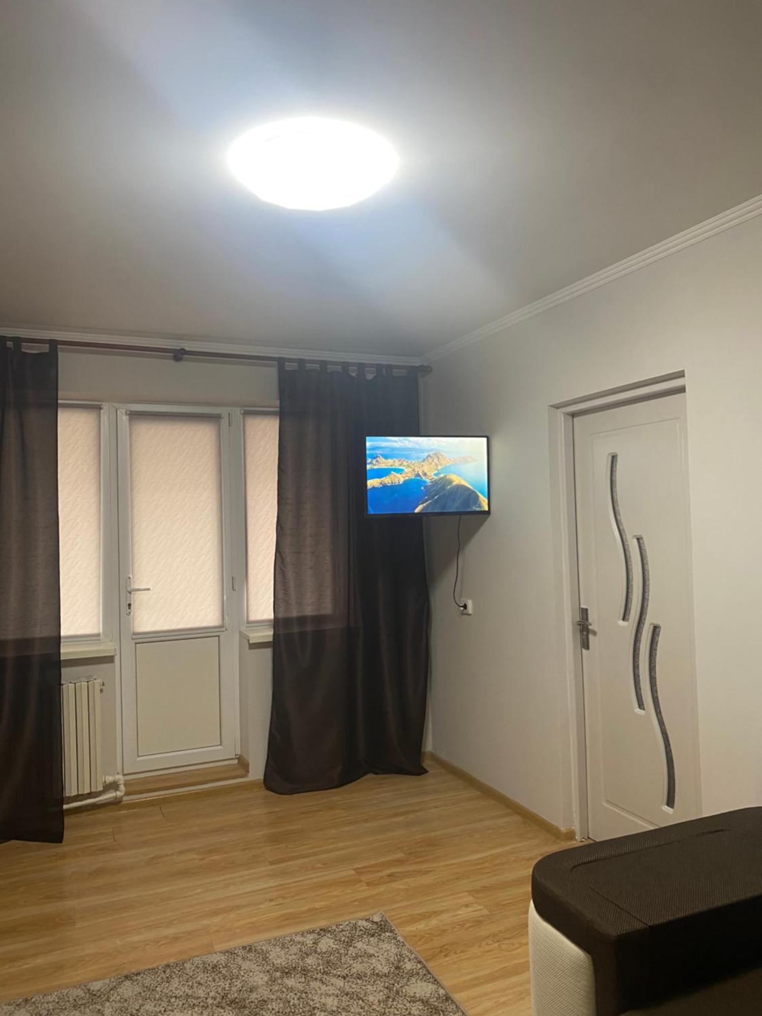 Apartament Str Grenoble キシナウ エクステリア 写真